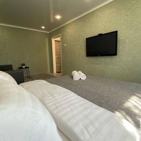 Seafront apartment Павлодар Екстериор снимка